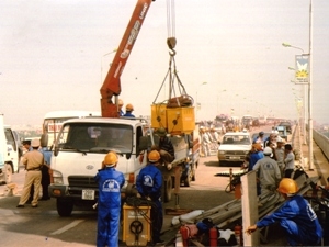 Kinh phí vá mặt cầu Thăng Long là hơn 28 tỷ đồng